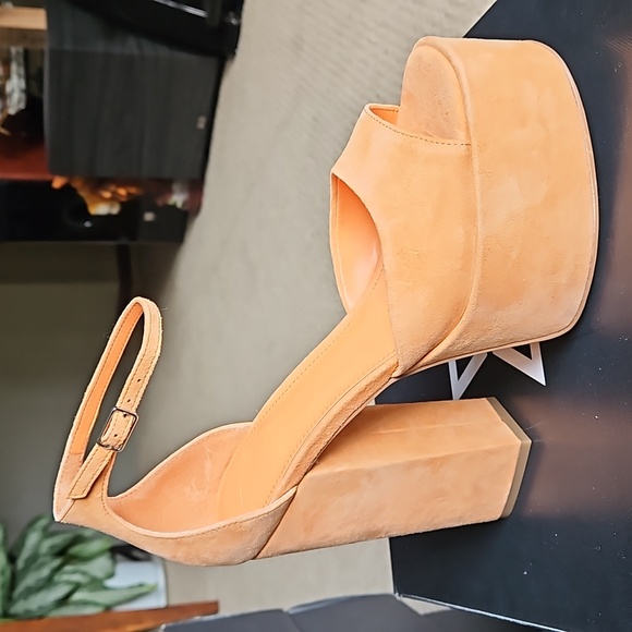 Marc Fisher Ankle Strap Platform Sandal (Women) Orange Suede 8.5m - Picture 8 of 9
